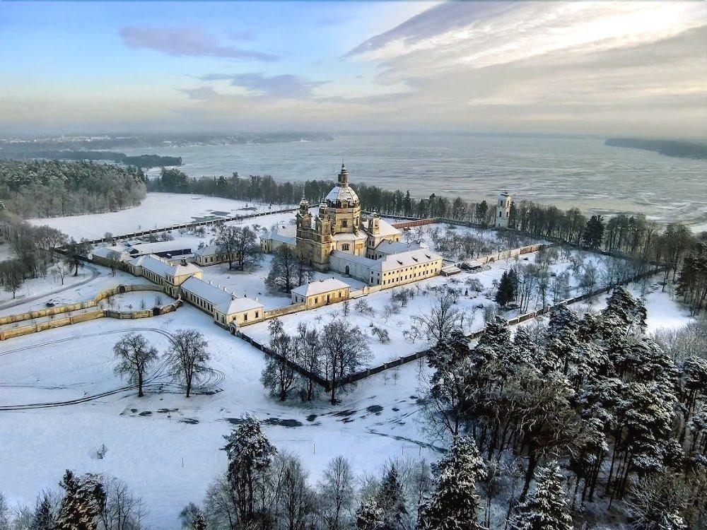 Monte Pacis In Pazaislis Hotel Kaunas Bagian luar foto