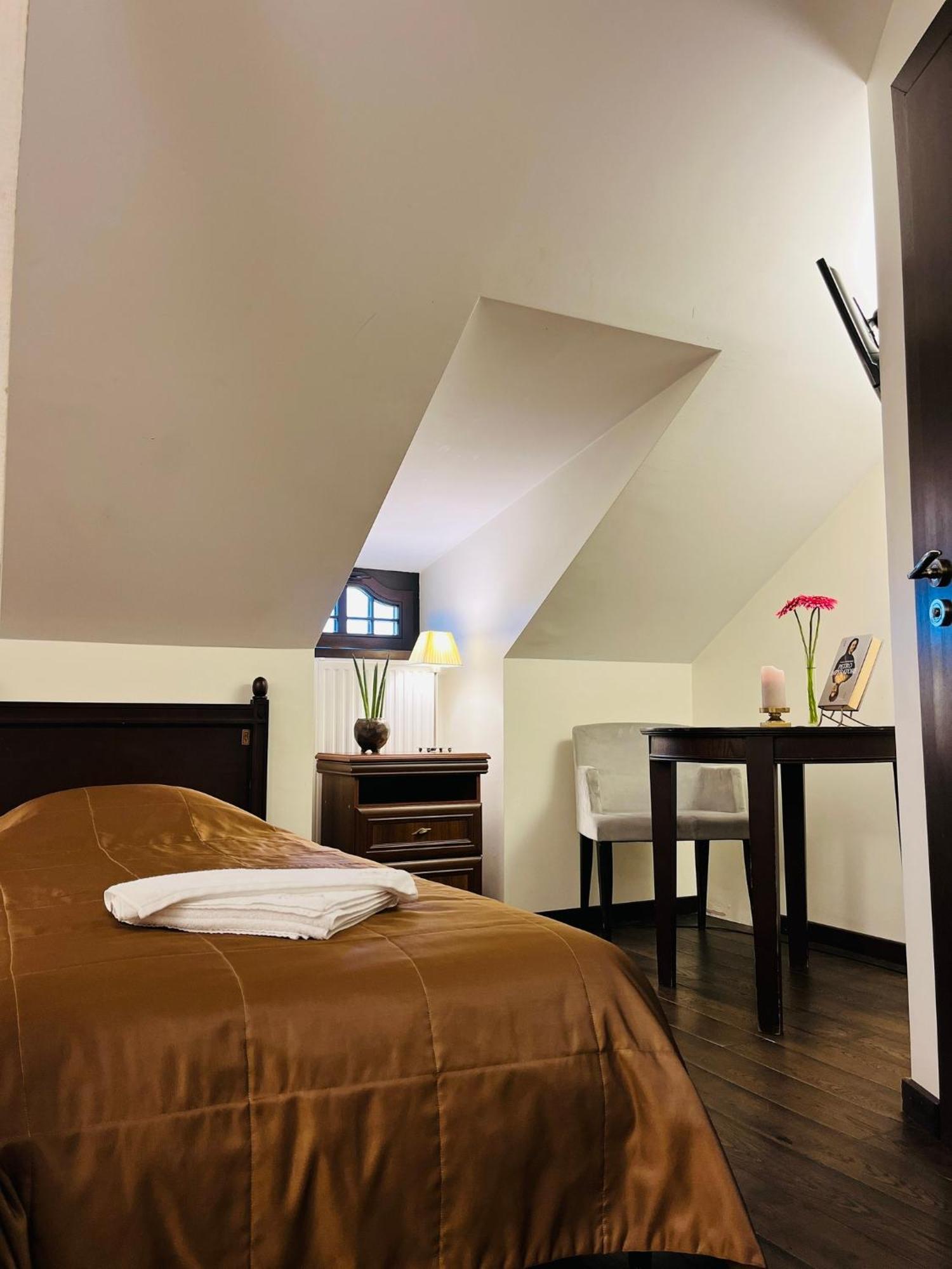 Monte Pacis In Pazaislis Hotel Kaunas Bagian luar foto
