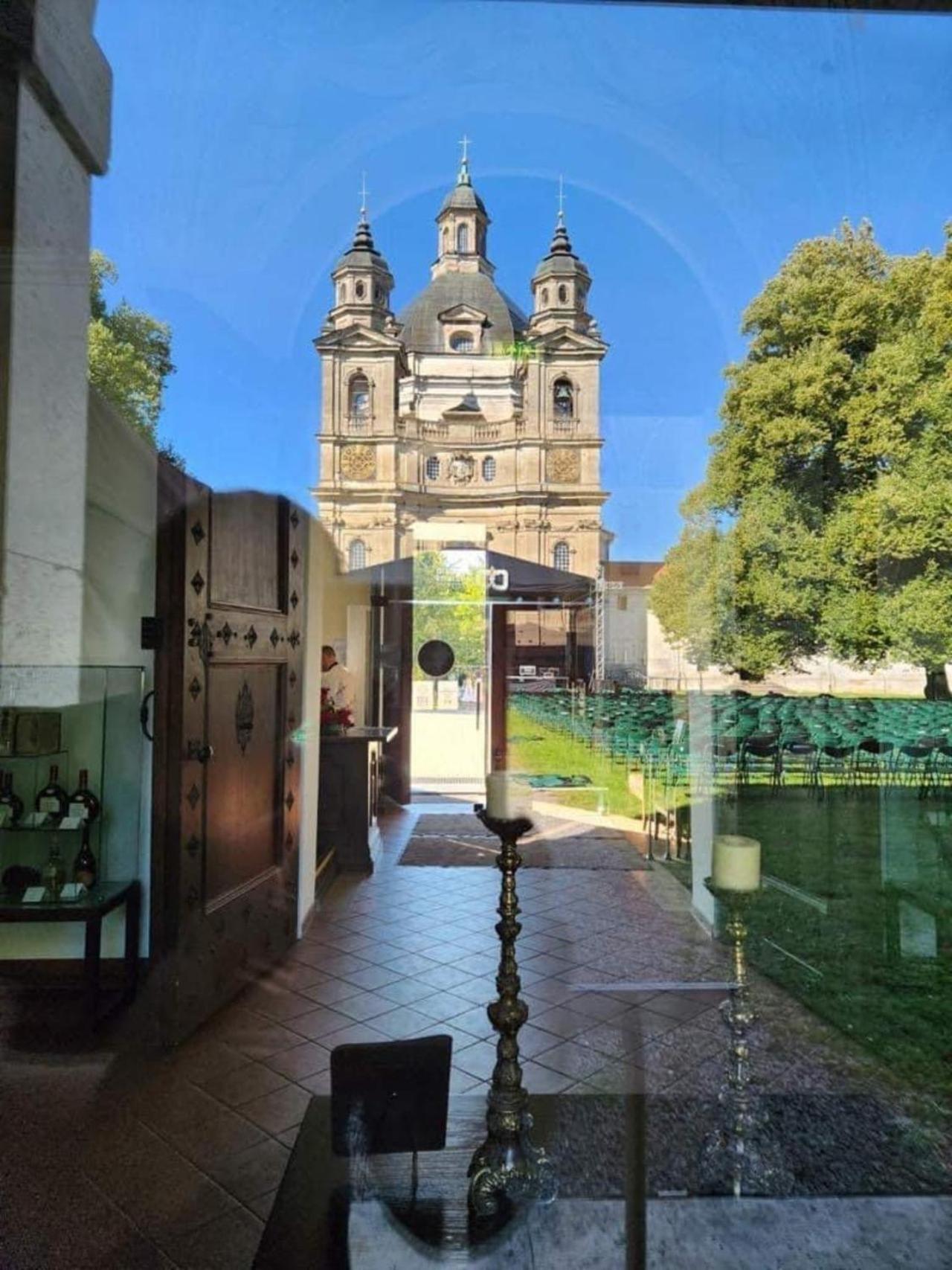 Monte Pacis In Pazaislis Hotel Kaunas Bagian luar foto