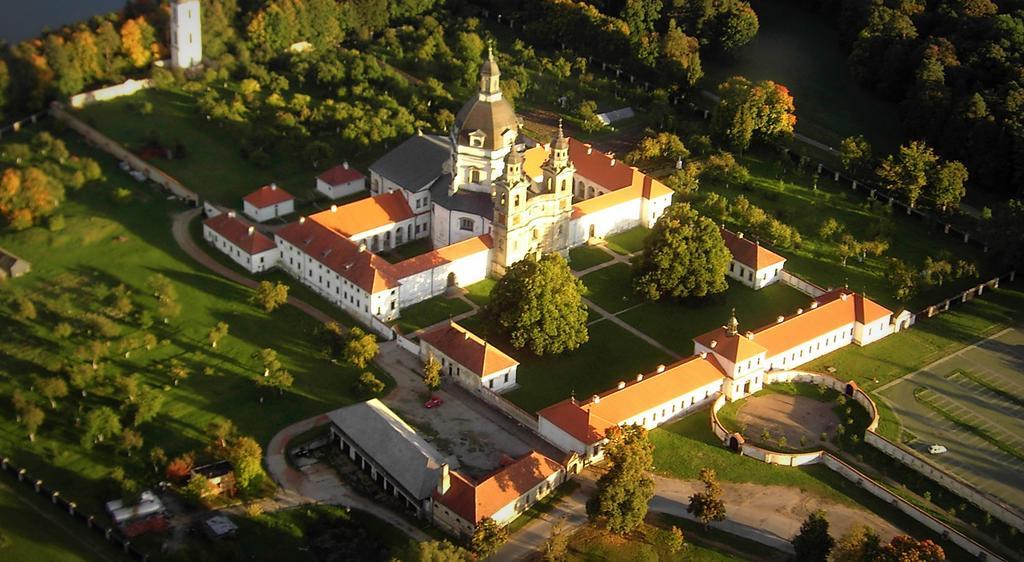 Monte Pacis In Pazaislis Hotel Kaunas Bagian luar foto